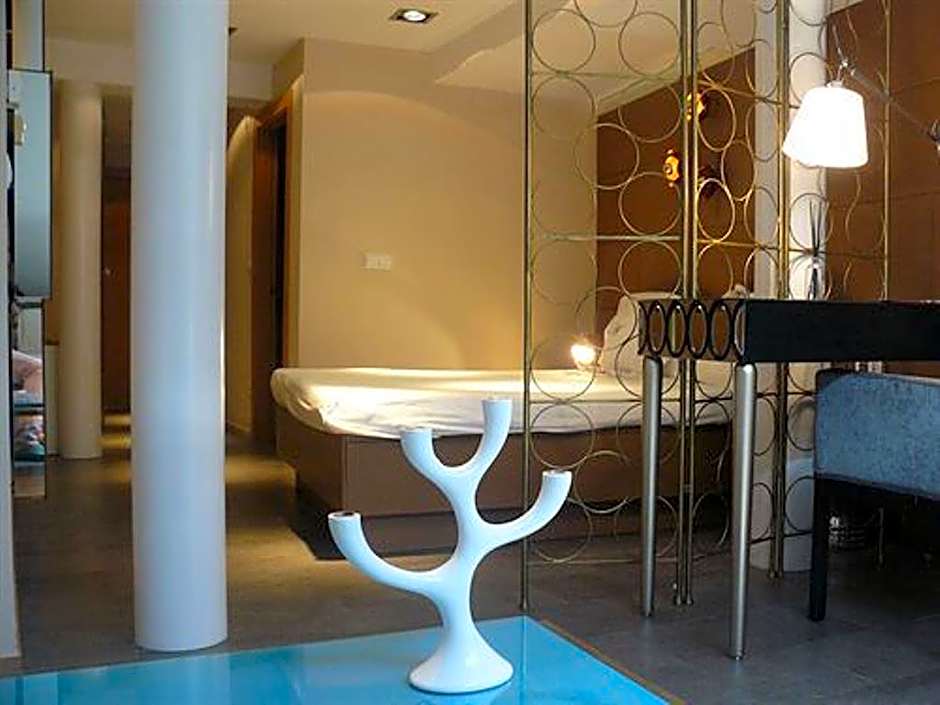 ApartaSuites Satellite by Abalu Hotels