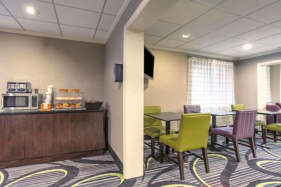 La Quinta Inn & Suites by Wyndham Atlanta Roswell