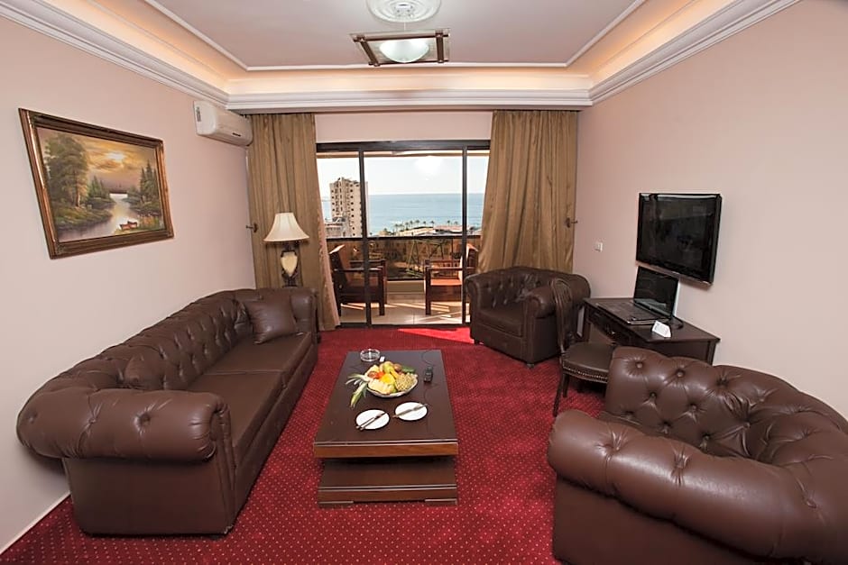 Queens Land Hotel