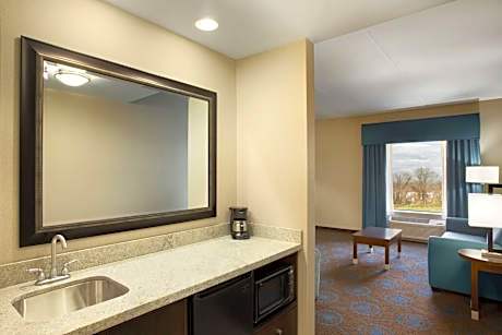 King Room with Accessible Tub - Mobility and Hearing Access/Non-Smoking