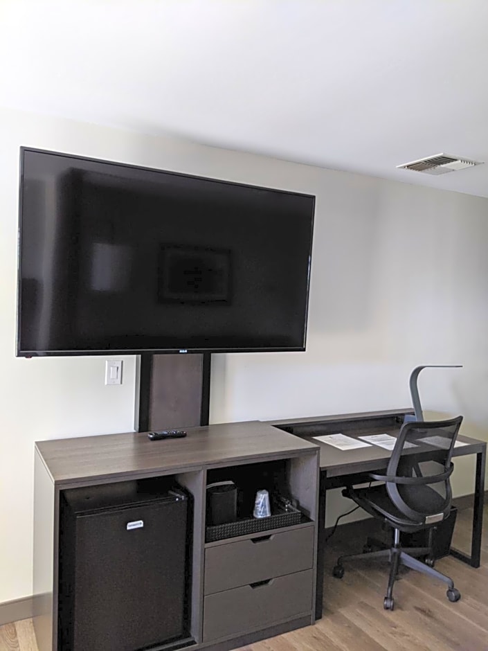 Best Western Plus Hilltop Inn