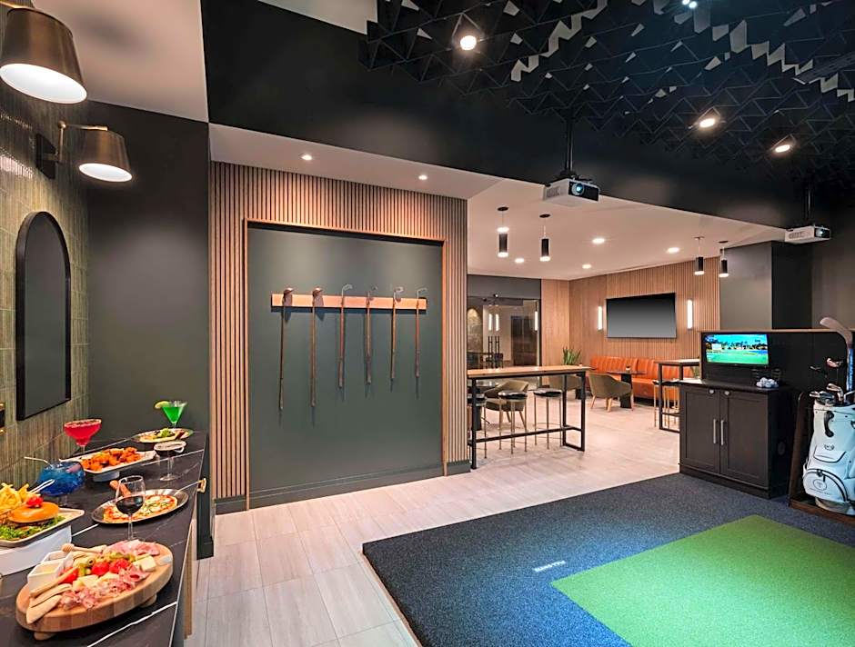 Hilton Indianapolis Hotel & Suites