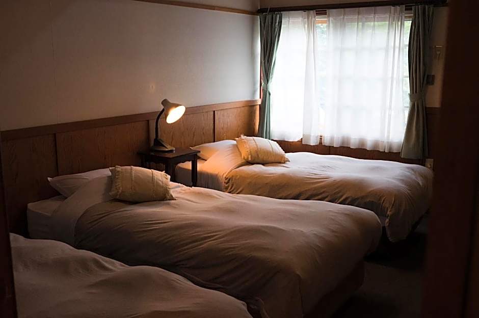 Hakuba Pension & Log Hotel Meteor