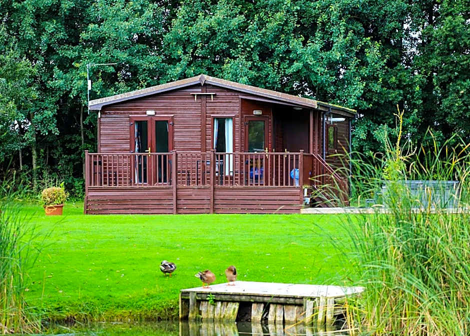 Paradise Lakeside Lodges