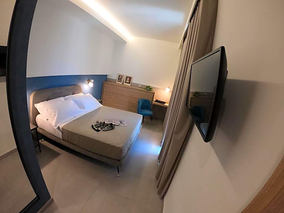 11 Catalani Rooms