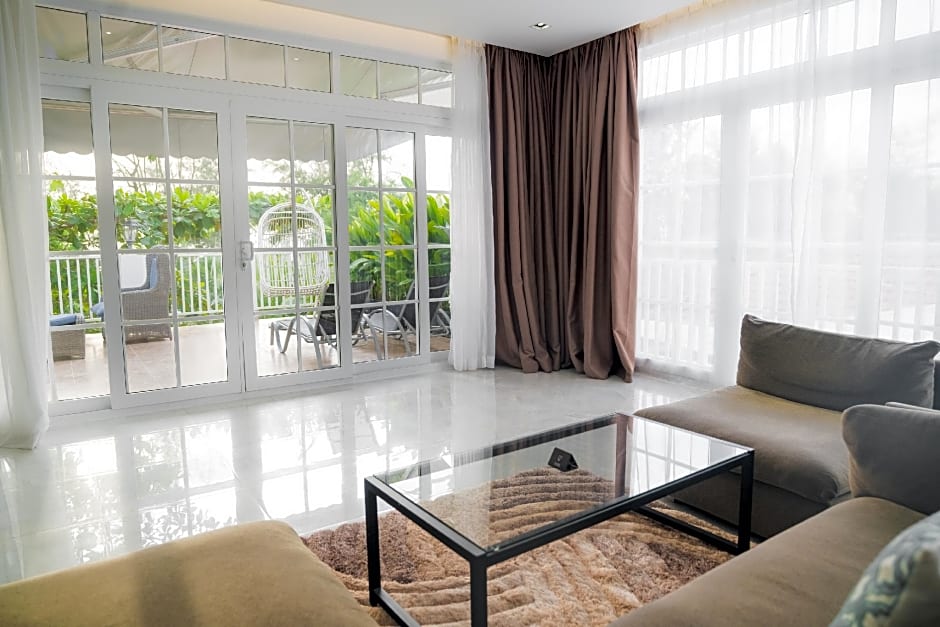 White Boutique Hotel and Restaurant
