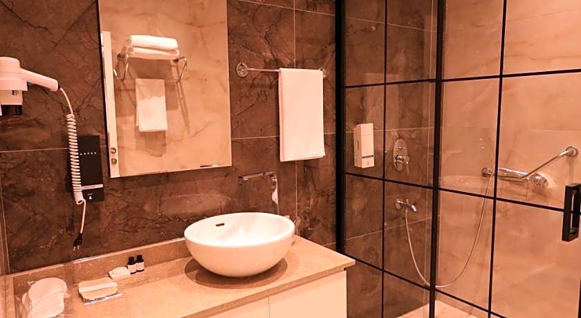 GREEN ROOF BOUTIQUE HOTEL