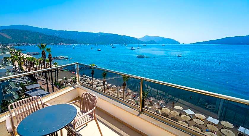 Aurasia Beach Hotel