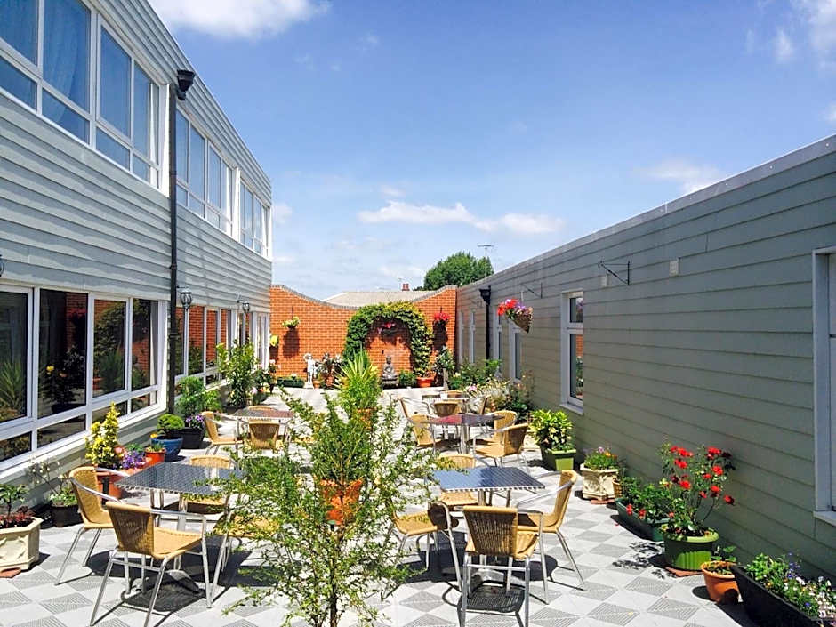 OYO Star Anglia Hotel