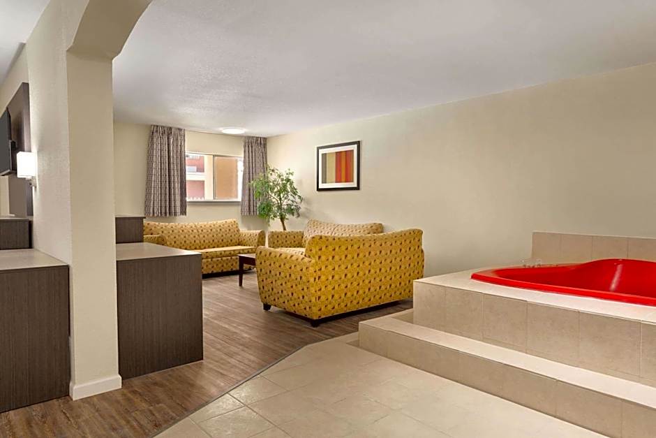 Days Inn by Wyndham Lawton