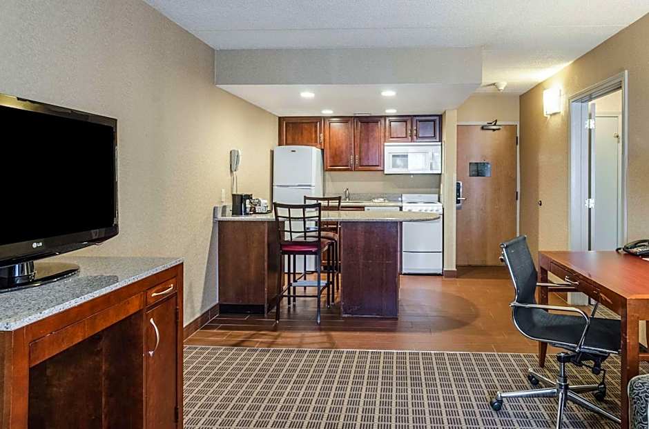 Comfort Inn & Suites West Springfield