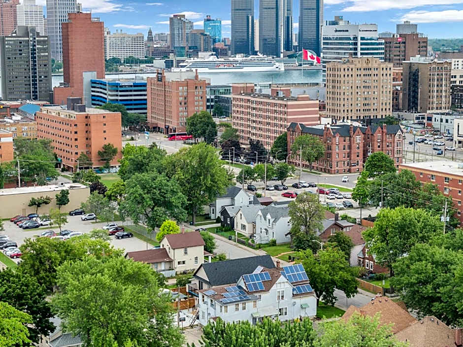 Stylish 2-Bedroom Apartment In Downtown Windsor