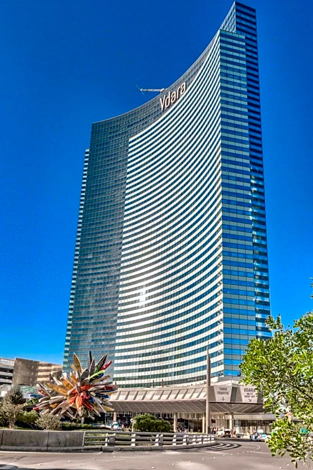 Gorgeous Suite Vdara 22nd FLR - POOL View - FREE Valet