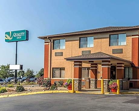 Quality Inn at Collins Road - Cedar Rapids