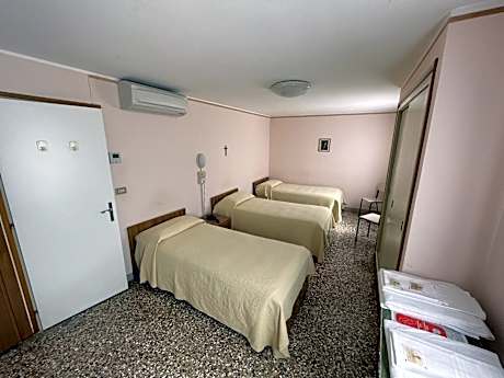 Standard Triple Room with Canal View