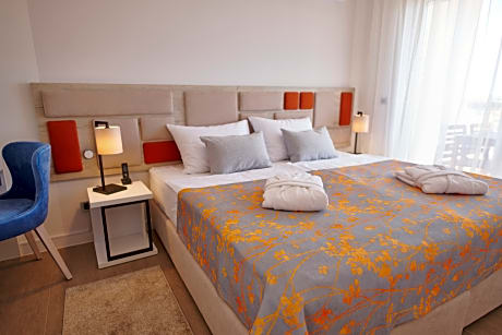 One-bedroom apartment with balcony