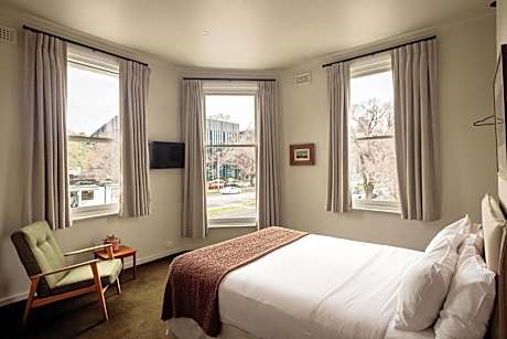 Naughtons Hotel
