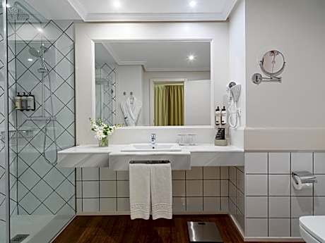 SUPERIOR ROOM (2 ADULTS + 2 CHILDREN)