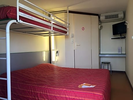 Triple Room (1 Double Bed + 1 Single Bed)