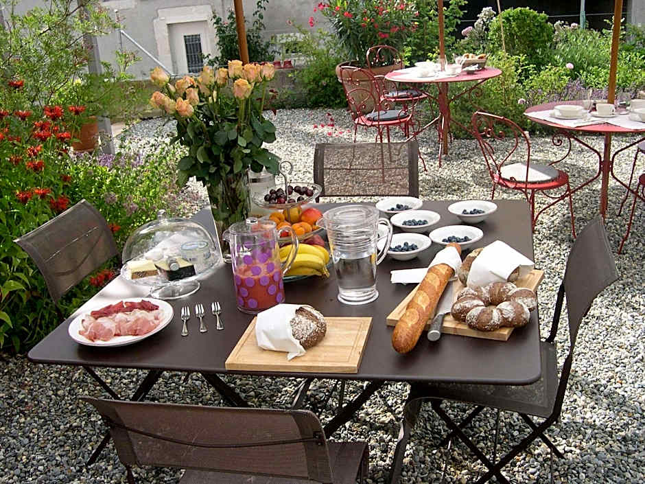 Le Coq Chantant Studios d'Hôtes & Boutique Hôtel St-Livres