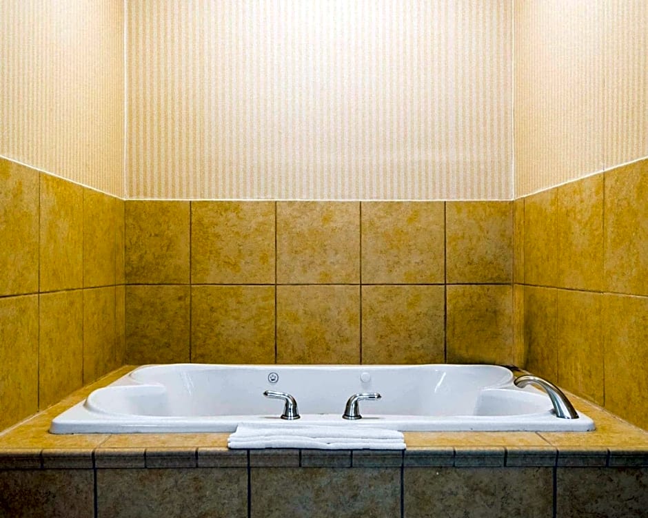 Comfort Suites South Point - Huntington