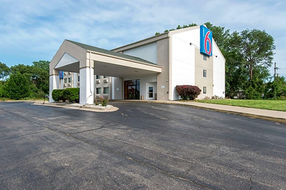 Motel 6-Lawrence, KS