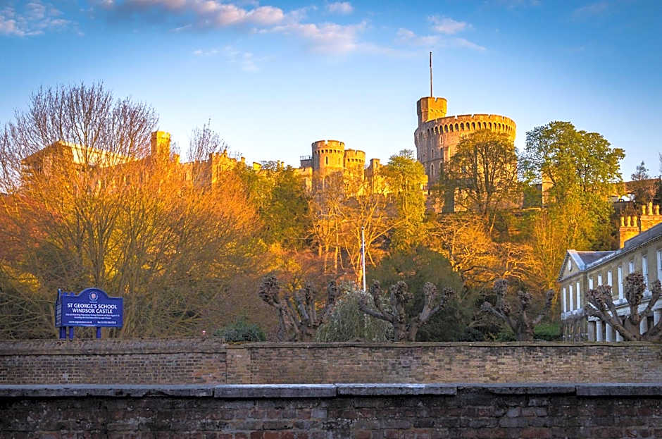 The Christopher Hotel Bar and Grill