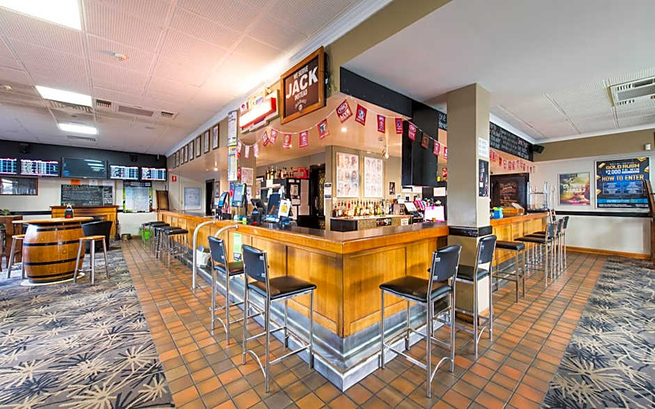 Nightcap at Rose & Crown Hotel