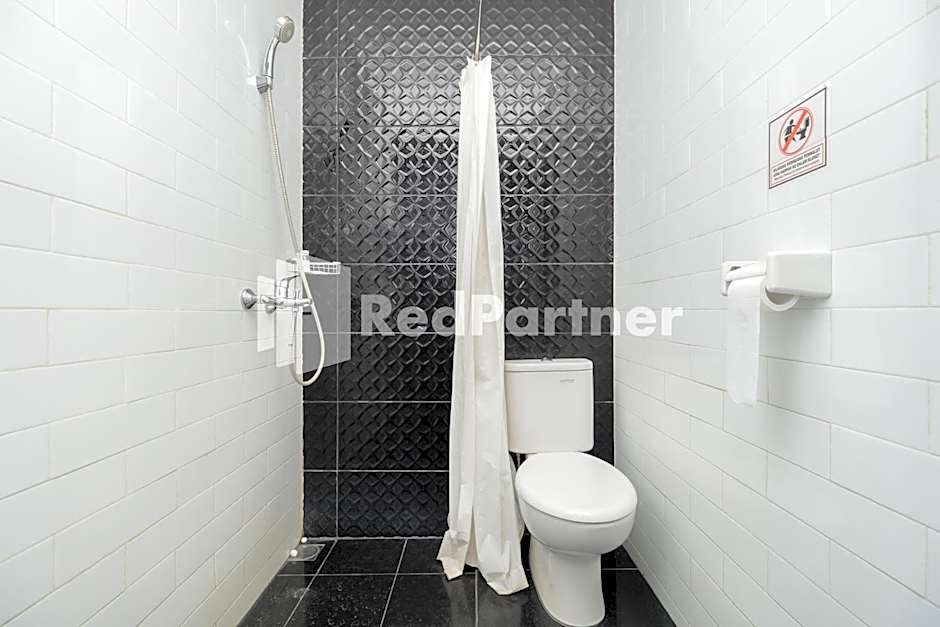 Palm Eight Mitra RedDoorz