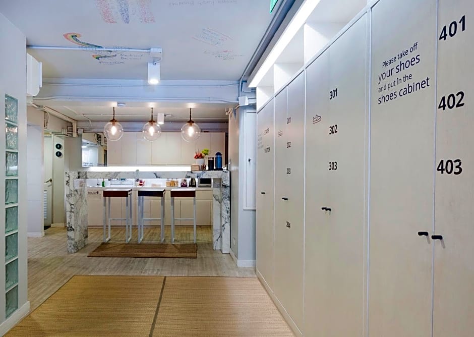 Kinnon Deluxe Hostel Coworking Cafe