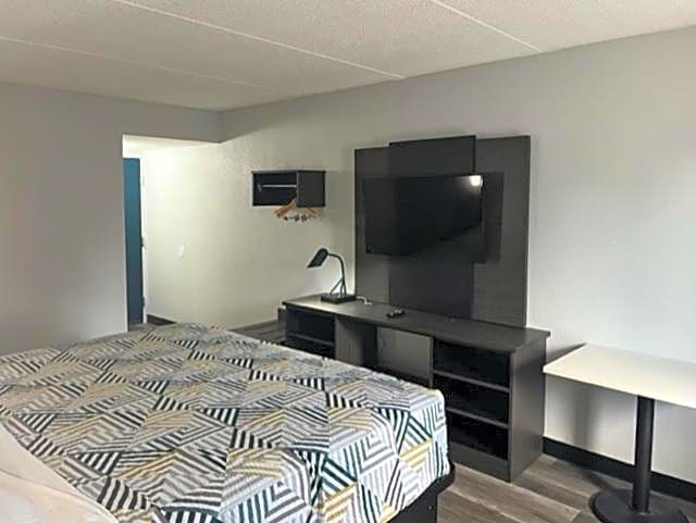 Studio 6 Suites East Syracuse NY Airport