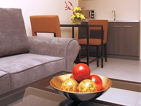 The Oracle Hotel & Residences