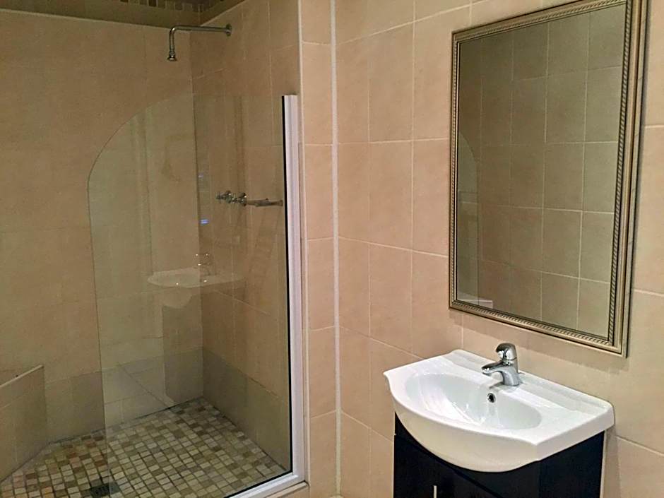 Tranquil House B&B @ 1 College Ave