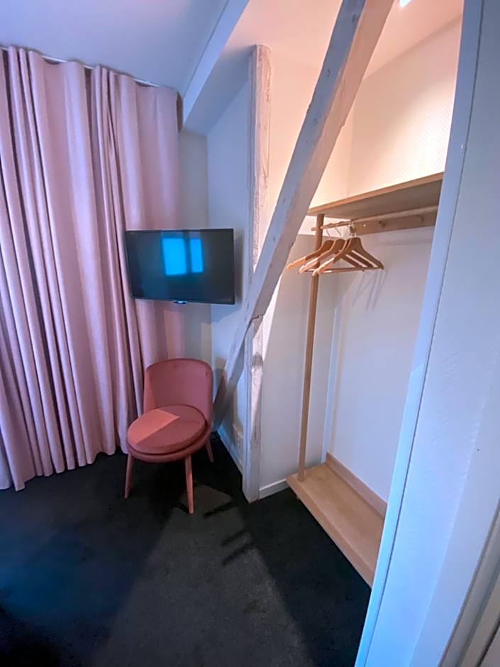 Photo 1 of 6 of Double Room