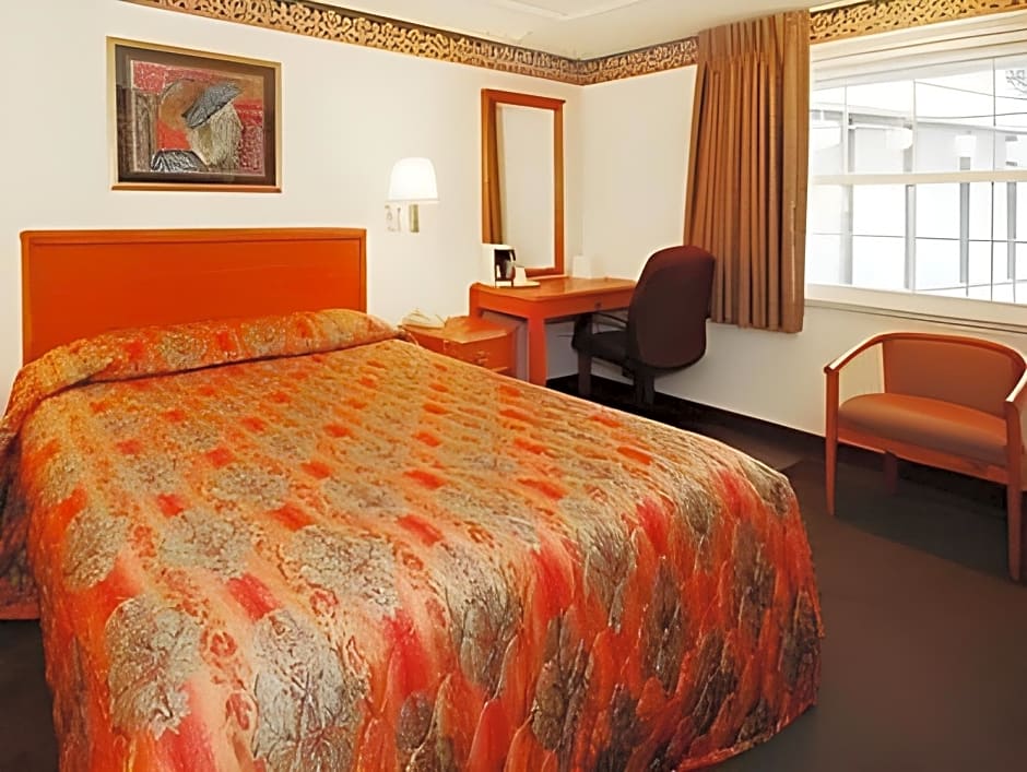 Rodeway Inn & Suites