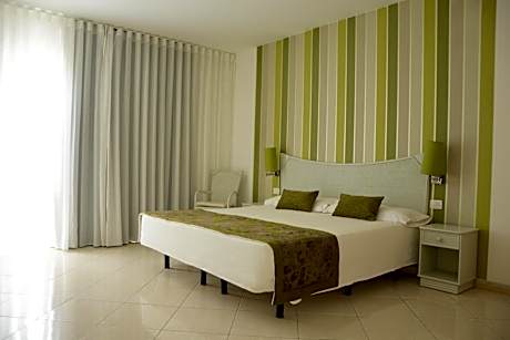 Double or Twin Room with City View
