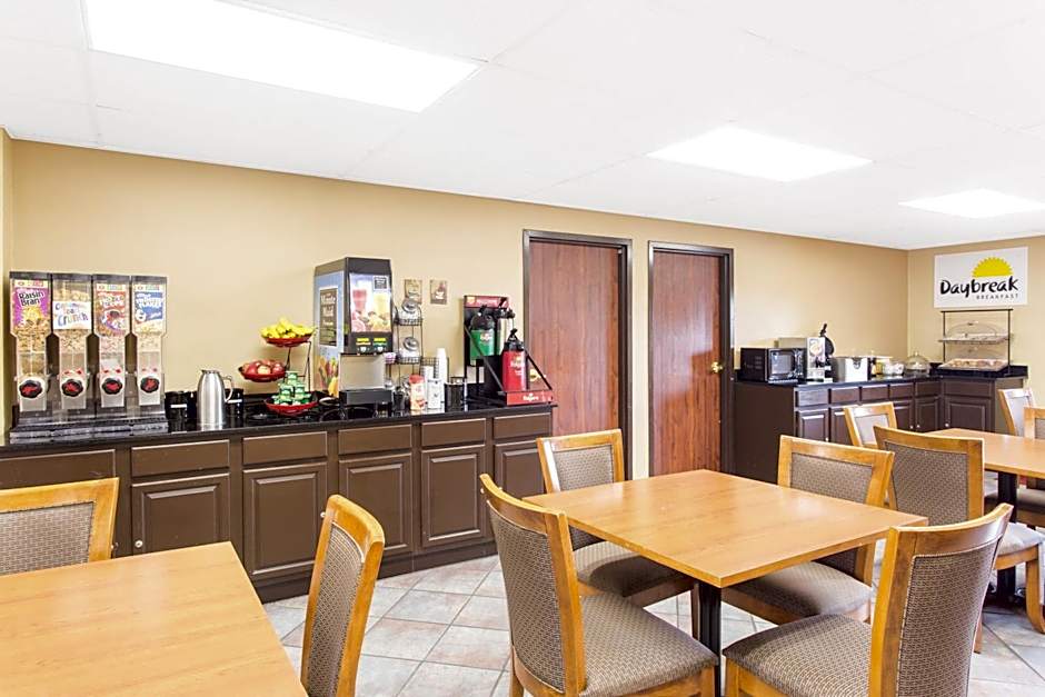 Days Inn by Wyndham Phenix City Near Fort Benning
