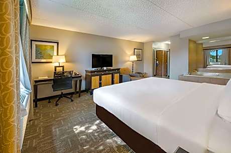 Suite - 1 King Bed, Nonsmoking, Whirlpool, First Floor