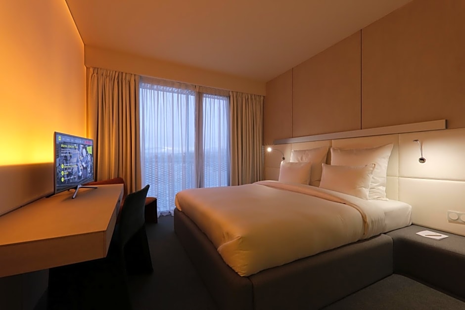 The Grove Design Hotel