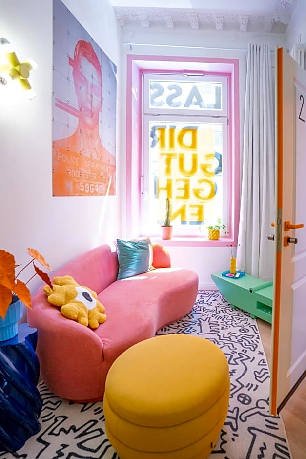 RetroPop Design Apartment , Designerzimmer für je 2 Personen, Top Lage, WIFI