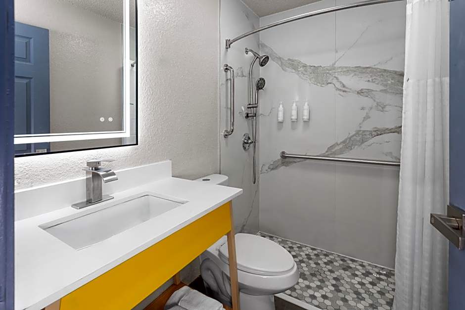 Days Inn by Wyndham Waukegan