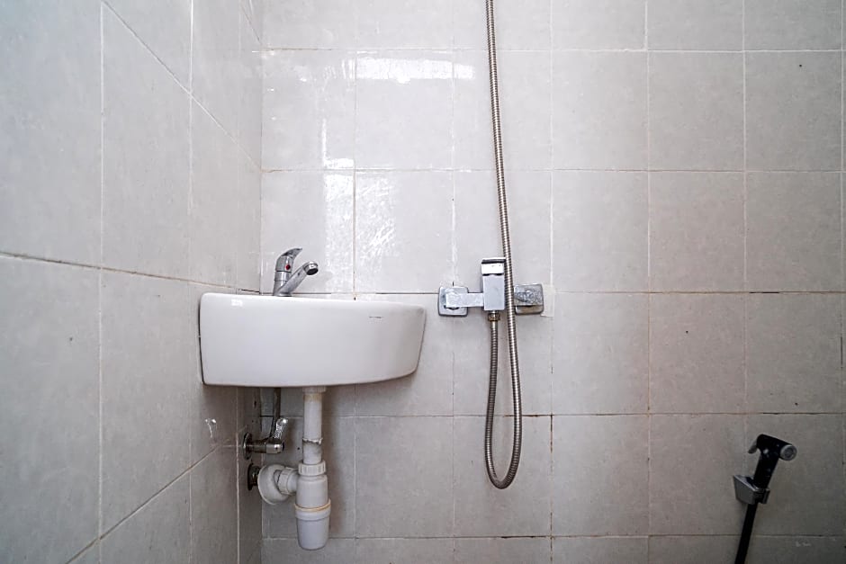 RedDoorz @ Aralia Harapan Indah