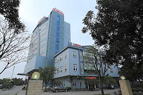 Central Phu Hung Hotel
