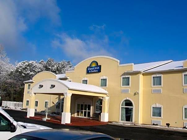 Days Inn & Suites by Wyndham Swainsboro