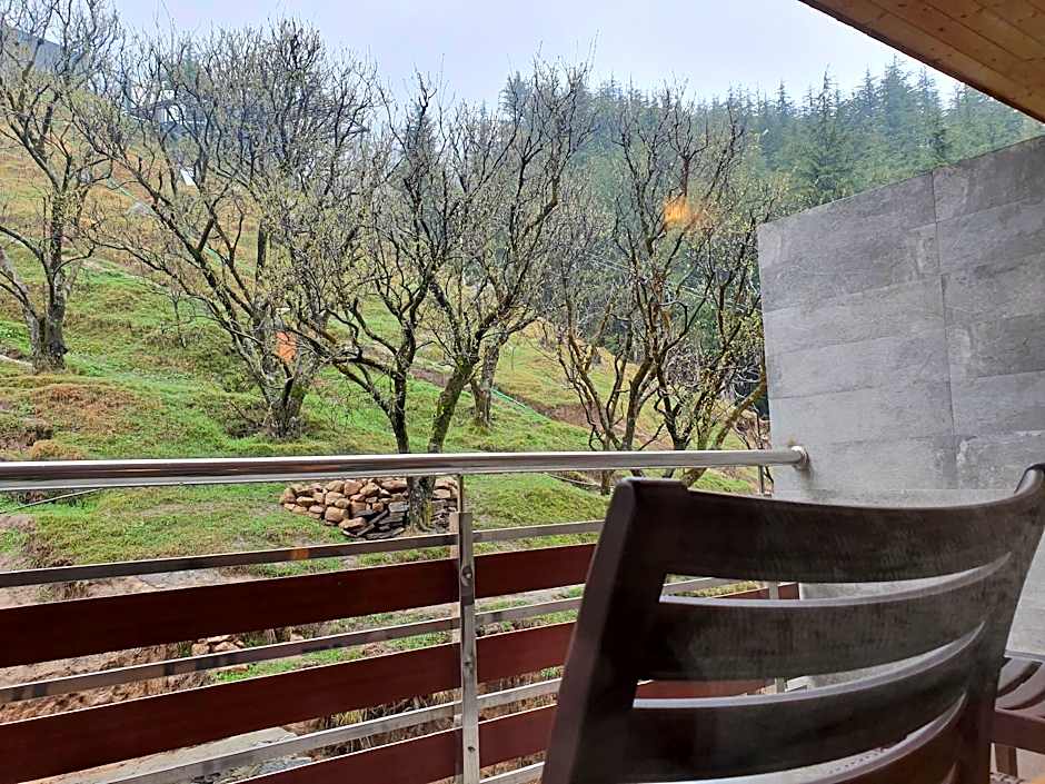 Gezellig Inn - Vardhan Hills