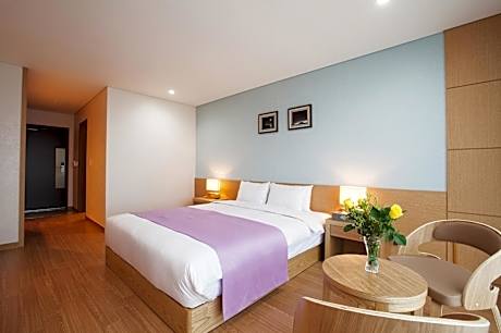 Deluxe Double Room with Mountain View