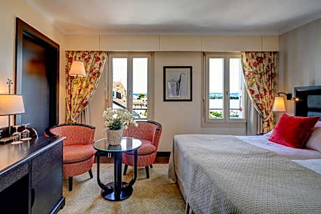 Connecting room