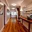 Lakehouse Inn