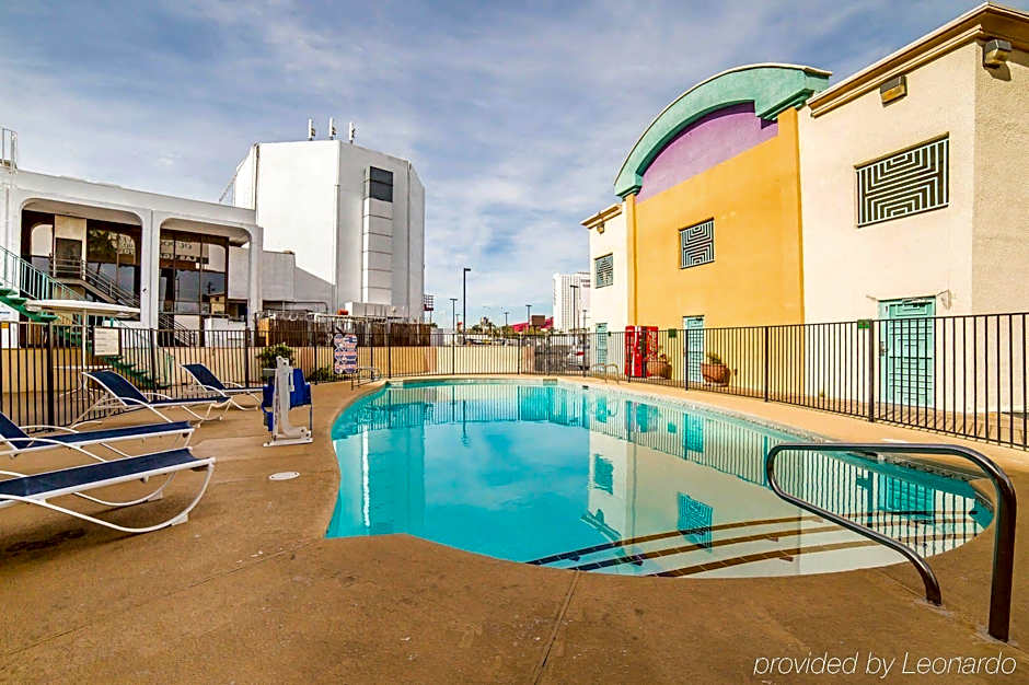 Siegel Select LV Strip-Convention Center