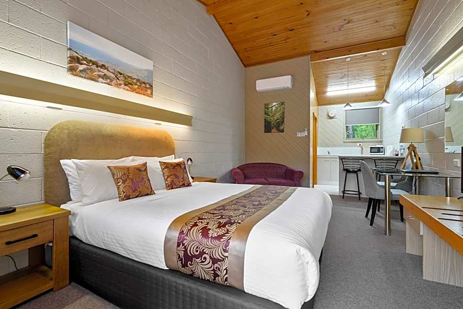 Photo 1 of 9 of Superior 1 Queen Bed
